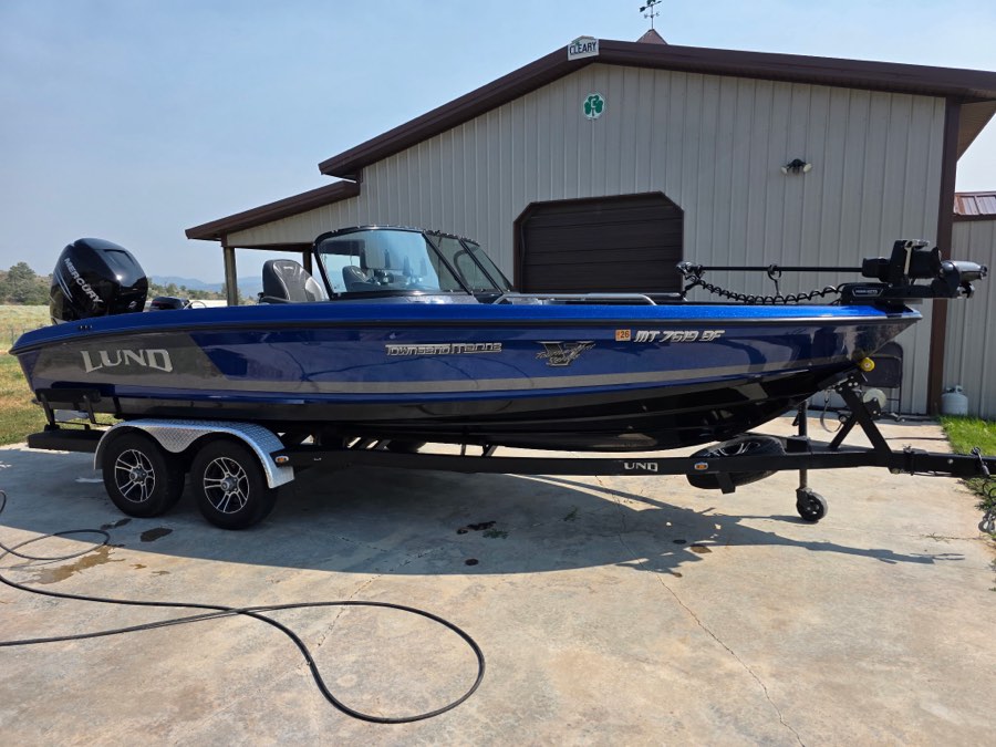 Lund fishing boat cleaned inside and out
